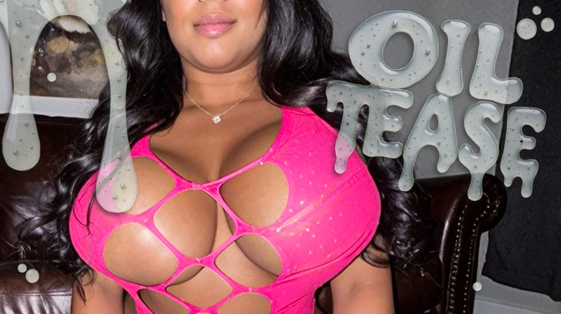 Provocativa de pechos aceitosos
