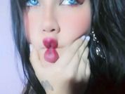 ninakisslove