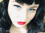 TheDevineMissDeviant