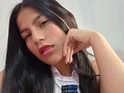 MelanieGates18