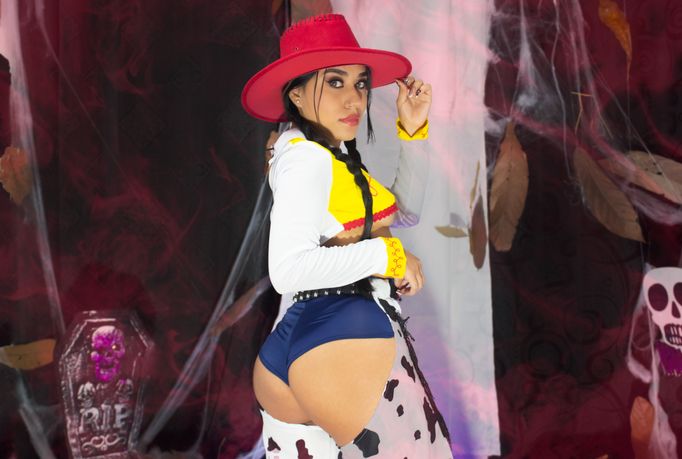 AbrilNaughty