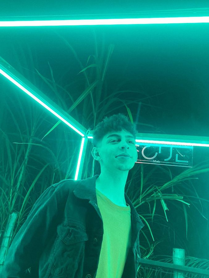 Logan_Woods