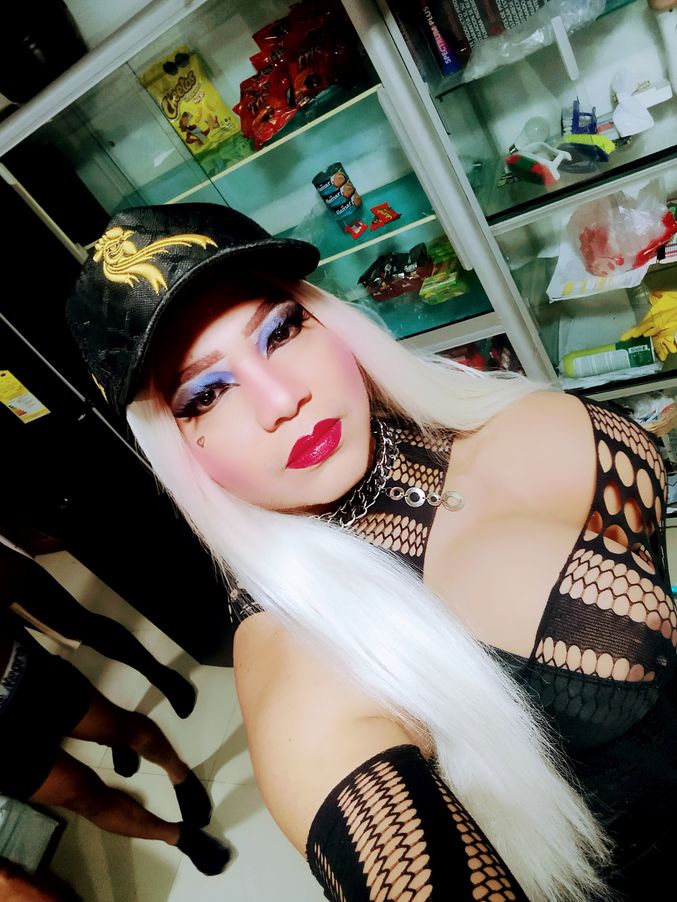 alicehugecock