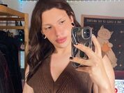 Ella_Thorne
