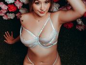AnnieLeonii