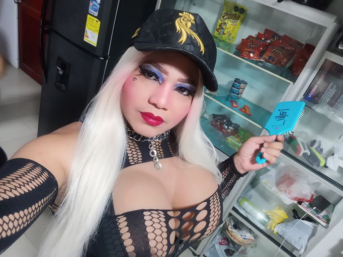 alicehugecock