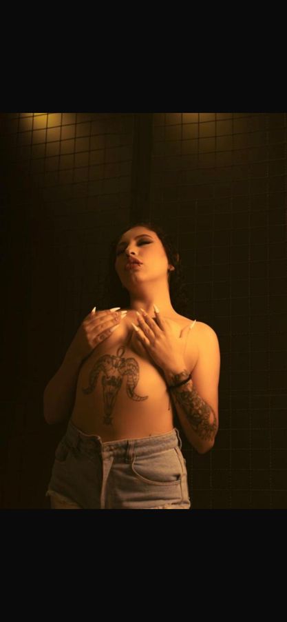 Amara_De_Lux