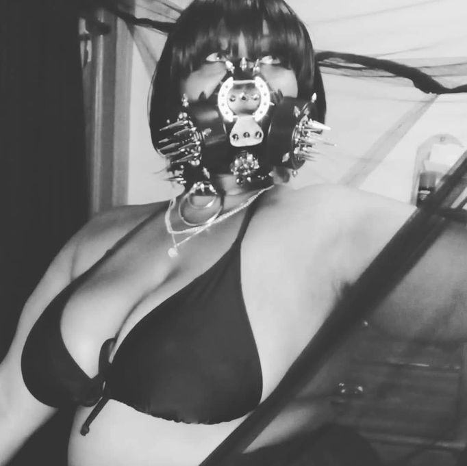 MistressRoannaWidow