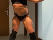 NiceMuscleGirlXZXZ