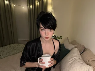 Ella_Cyan profile
