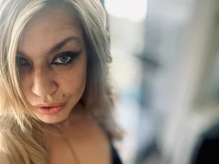 RhiaMoon profile