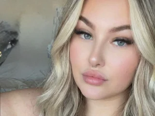 CurvyCarlyyyX profile