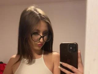 KiraBelle18