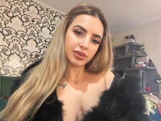 LoraSinnClare profile