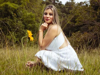 SENSUAL_LAURA