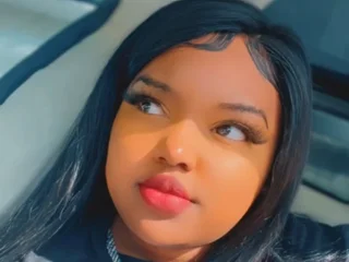 SelenaPeaches profile