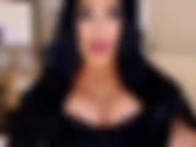 ¿Me ahogas con tu polla de todos modos? Te gusta como chupo profundo.