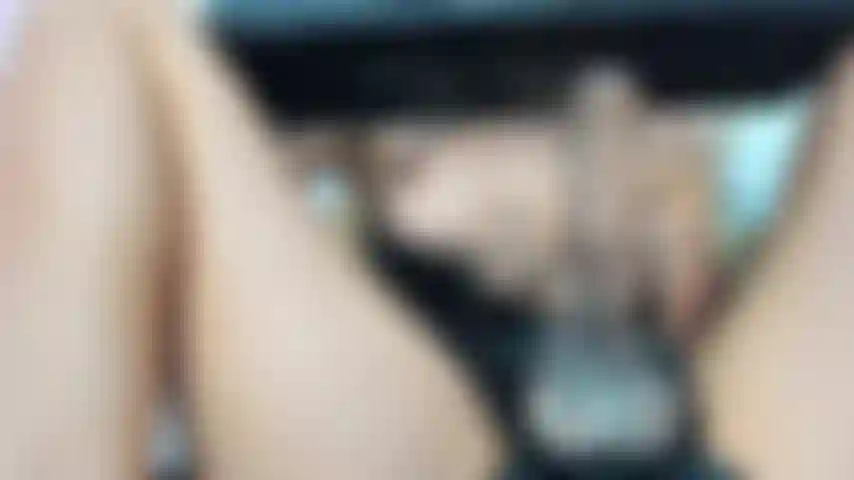 Masturbándome mi gran polla.