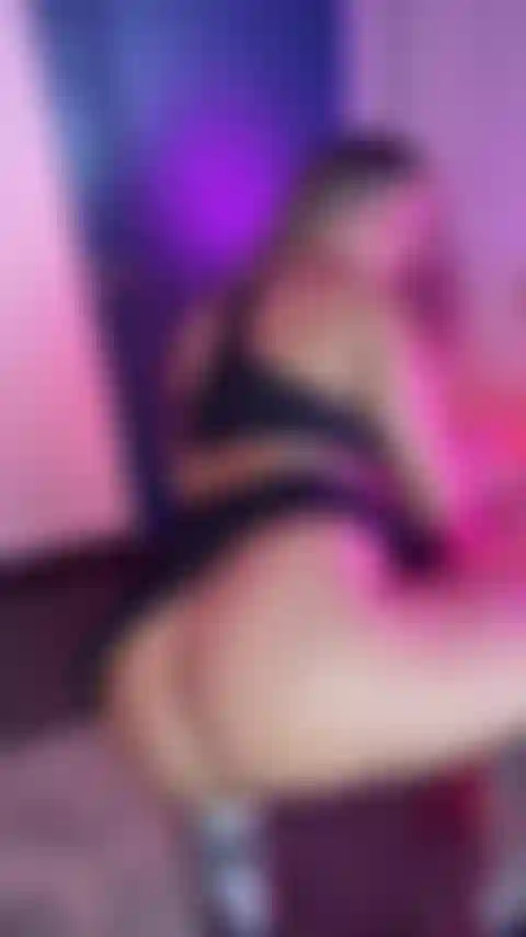 Woohoo! Soy muy sexy jugando con mi culo.