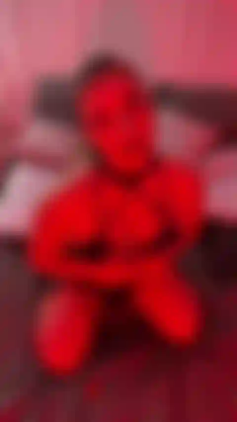 Me azoto los pechos para ti.