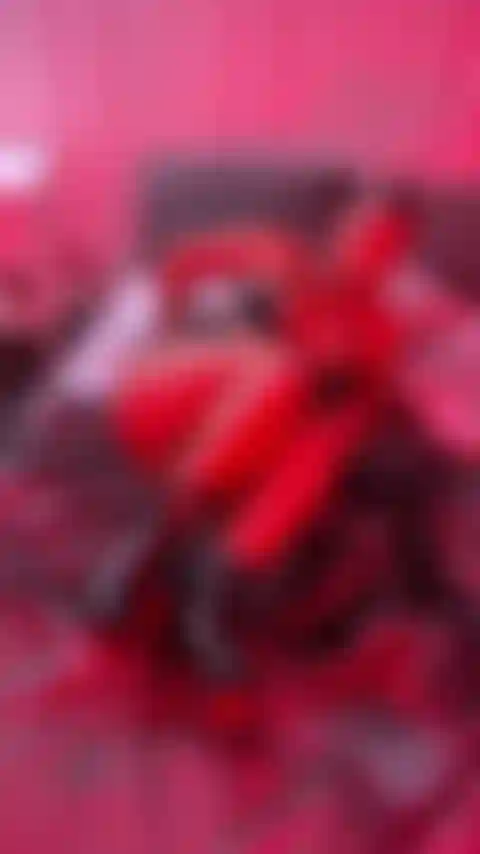 Me azoto la vagina, uso mi consolador y mi juguete vibrador.