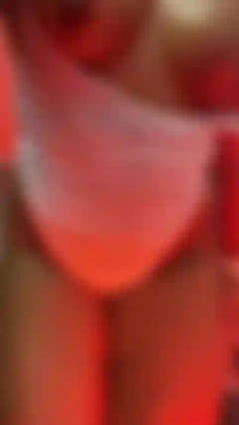 Masaje con aceite en mis nalgas.