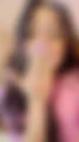 ¿Quieres jugar conmigo? Soy muy traviesa.