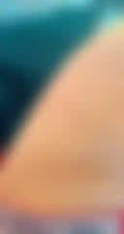 Estoy tan cachonda solo quiero que veas como desnudo mi delicioso cuerpo y veas mi perfecto coño caliente. Dios mío, mira que caliente está mi coño para ti.