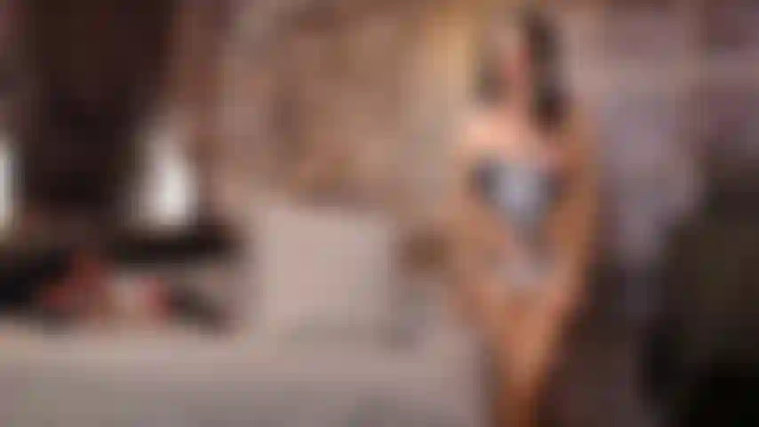 Modelando mis mejores trajes de baño para ti.