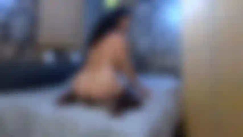 Vaquero inverso anal cabalgando juguete negro.