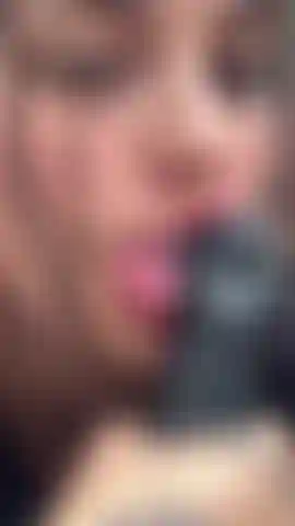 Probando tu polla negra, te gusta como te la chupo.