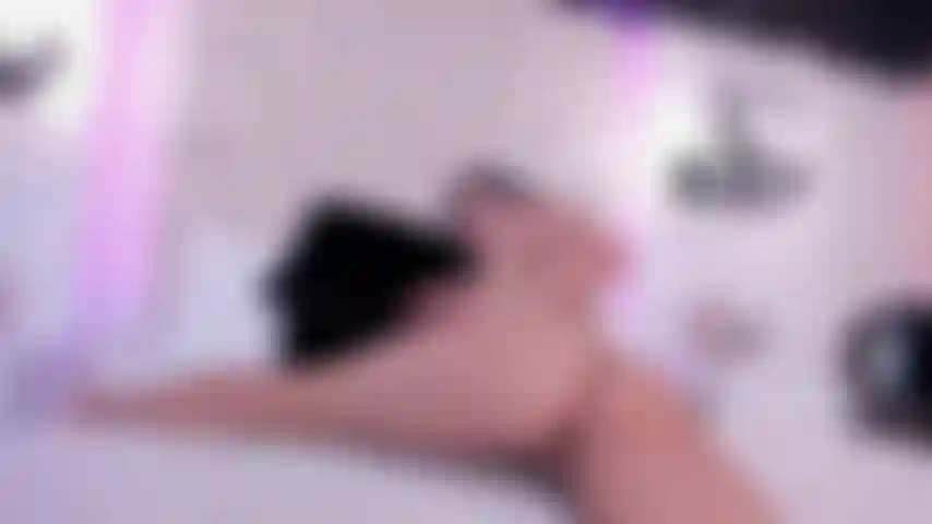 Déjate llevar por mi bonito culo y mis sensuales movimientos.