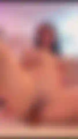 Mi jodido coño bien abierto y húmedo.