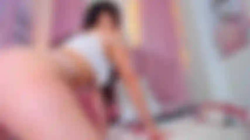 Cuando estoy sola en mi cuarto, me gusta sentir que me observan.