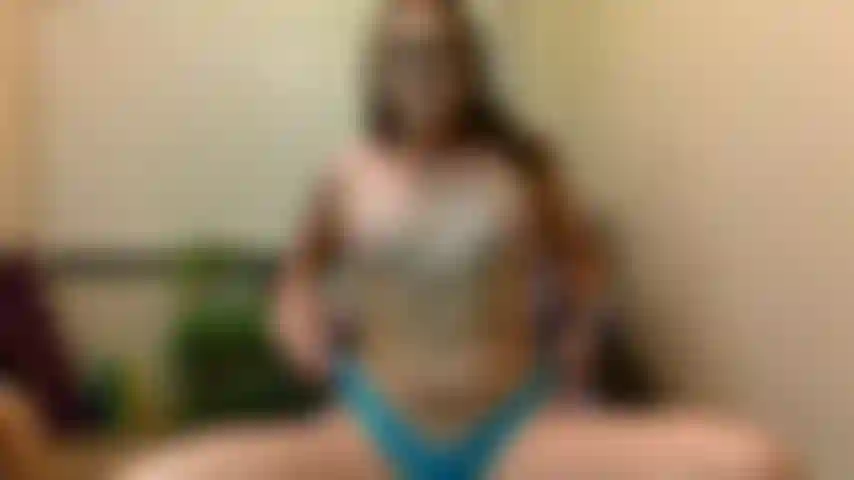 Golpea mi pequeño coño por favor para que pueda correrme.