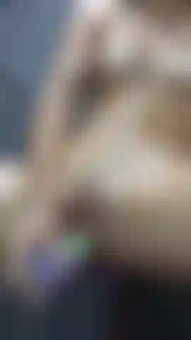 Abby se corre en la ducha.