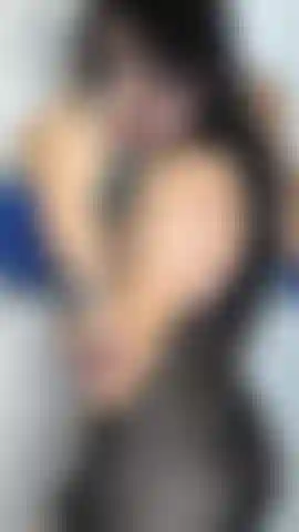 Quiero tu polla mojada en mi culo.