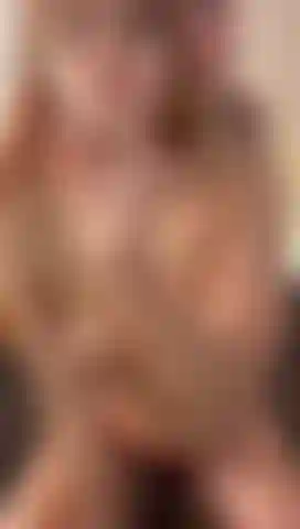 Garganta profunda con mi consolador.