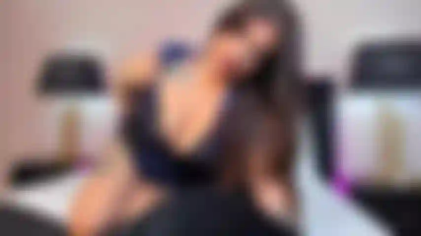 Te seduciré con mis tetas y terminaré cabalgando tu polla.🤠 Te las mostraré de cerca, provocándote hasta que no puedas más… y luego me subiré encima y te montaré hasta que yo tampoco pueda más. Dale play—no te arrepentirás cabalgada frontal coño abierto rebotar tetas lamer y chupar tetas pellizcar pezones primer plano vestido pinzas para pezones.