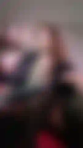 Me masturbo mi rico coño, quieres ver?