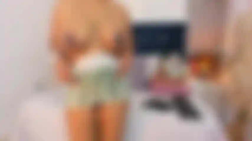 Baile sensual completamente desnuda + frotar el clítoris muy fuerte.