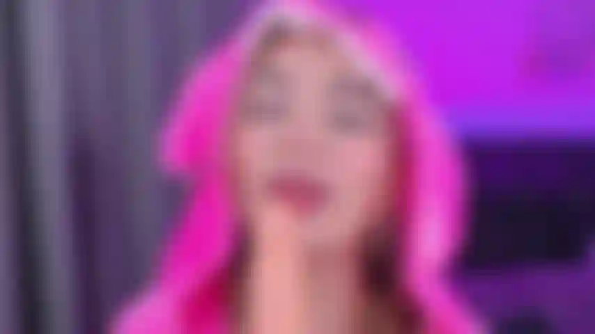 Me encanta sentir tu leche en mi cara.