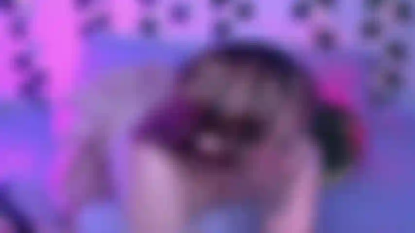 Garganta profunda desordenada en perrito con explosión de leche.