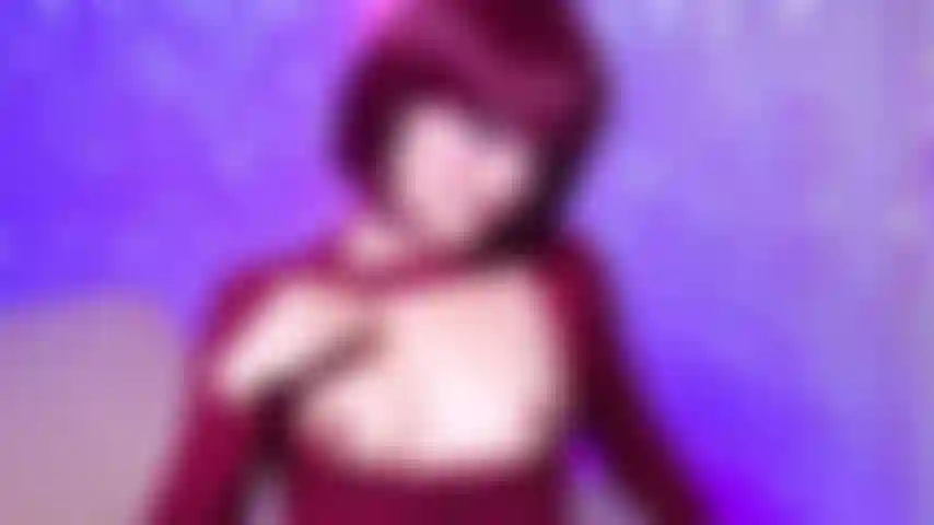 Jugando con hielo en mis pezones.