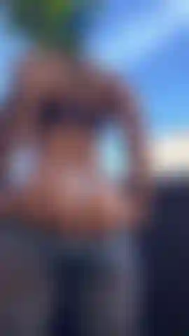 Tuve calor en el gimnasio y salí a tomar aire, ¿vienes conmigo?