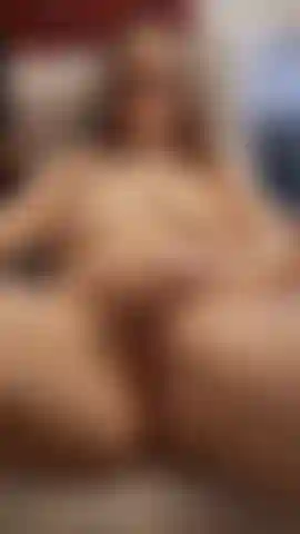 Toqueteando mi coño hasta correrme.