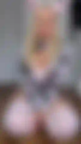 Adoración de las enormes tetas de una vaca lechera.