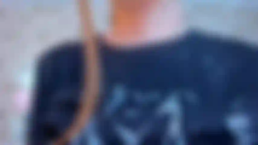 No tendrás mis pezones duros tan cerca tan calientes y perfectos que una mamada no será suficiente.