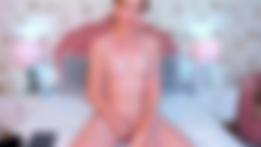 Cabalgo tu polla despacio, mojada, sintiéndote tan profundo que me cuesta respirar. Las vibraciones de mi juguete en mi clítoris me hacen estremecer de placer. Cada movimiento me excita más.