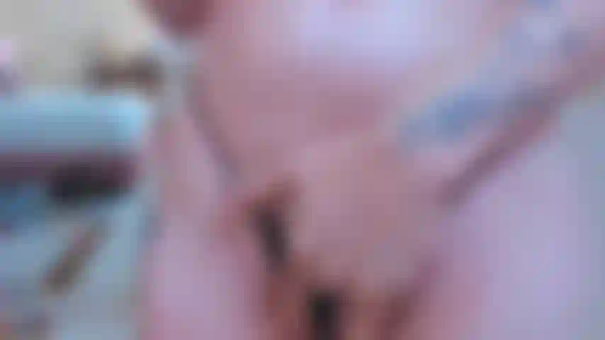 Mi cuerpo desnudo y caliente mientras el agua corre por cada centímetro de mi piel, fóllalo mientras la humedad de mi coño y el agua se mezclan en nuestros cuerpos.